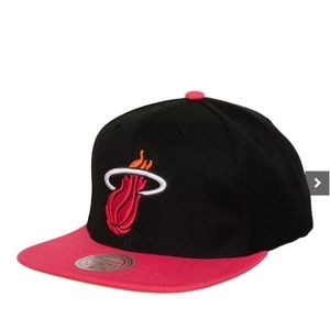 NBA Miami Heat Mitchell and Ness Team DNA 2 Tone Snapback Black Pink Cap Hat NWT